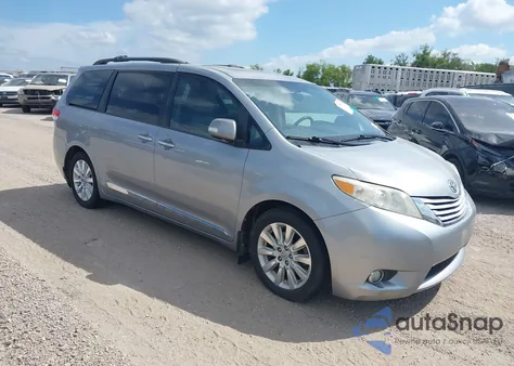 2013 Toyota Sienna Limited V6 7 Passenger z USA, uszkodzony, nr VIN 5TDYK3DC6DS343109